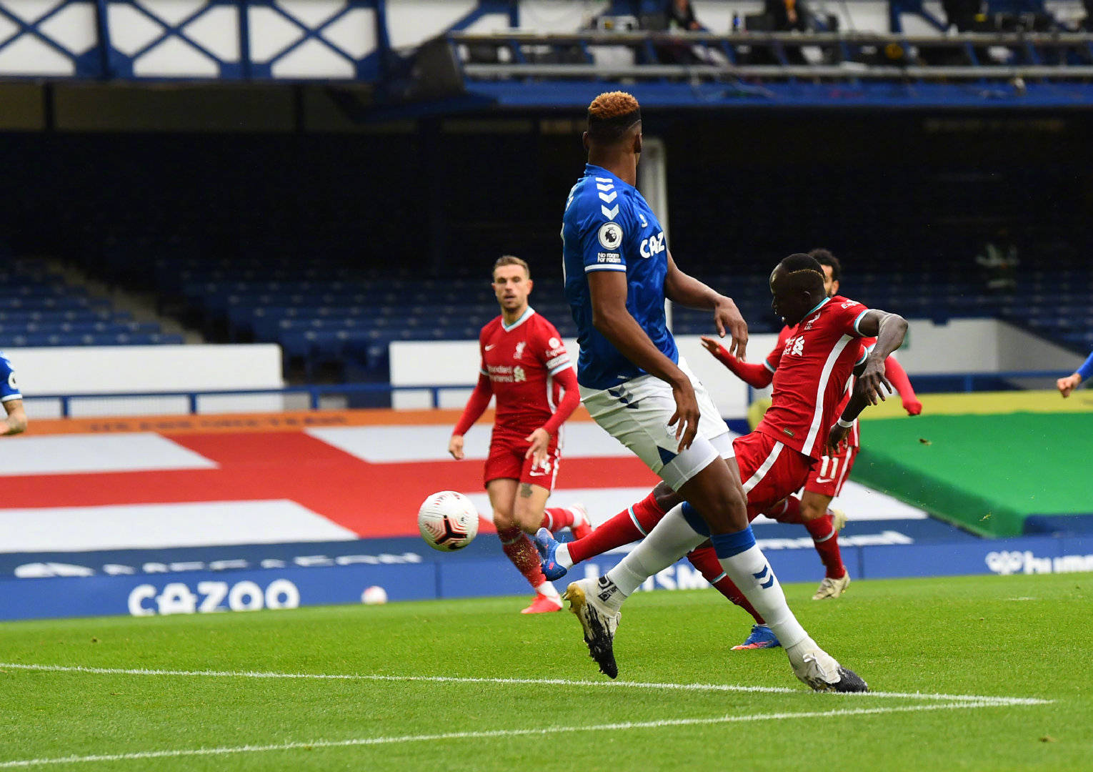 通过与国际 通过与国际